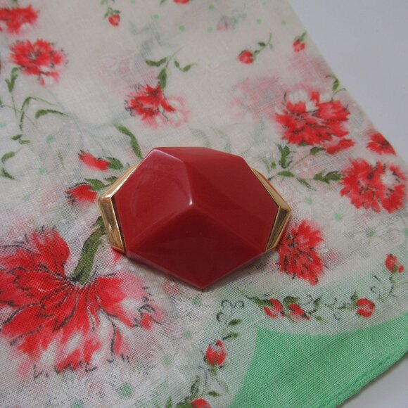 Vintage Signed Trifari Red Lucite & Gold-Tone Geometric Brooch Pin - Picture 7 of 7